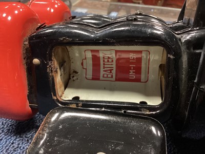 Lot 911 - A RARE JAPANESE 'ROBBY THE ROBOT' MECHANISED TOY ATTRIBUTED TO NOMURA