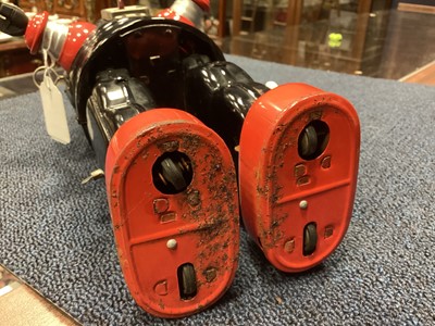 Lot 911 - A RARE JAPANESE 'ROBBY THE ROBOT' MECHANISED TOY ATTRIBUTED TO NOMURA