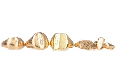 Lot 537 - FIVE SIGNET RINGS