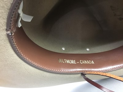 Lot 467 - A CANADIAN 'MOUNTIE' SERVICE HAT