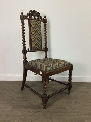 Lot 279 - A VICTORIAN WALNUT SINGLE CHAIR AND A PRIE DIEU CHAIR