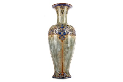 Lot 385 - A LARGE ART NOUVEAU STONEWARE VASE BY ROYAL DOULTON