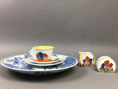 Lot 506 - A BRADFORD EXCHANGE 'CLARICE CLIFF' TEA SET FOR ONE AND A JAPANESE CHARGER