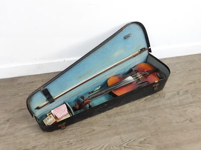 Lot 522 - A VIOLIN IN CASE WITH BOW