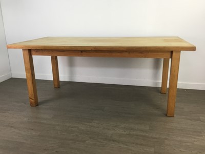 Lot 527 - A HABITAT LIGHT OAK AND BEECH DINING TABLE