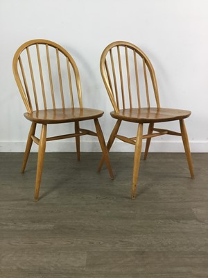 Lot 410 - AN ERCOL ELM AND BEECH DROP LEAF DINING TABLE AND FOUR CHAIRS