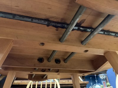 Lot 410 - AN ERCOL ELM AND BEECH DROP LEAF DINING TABLE AND FOUR CHAIRS