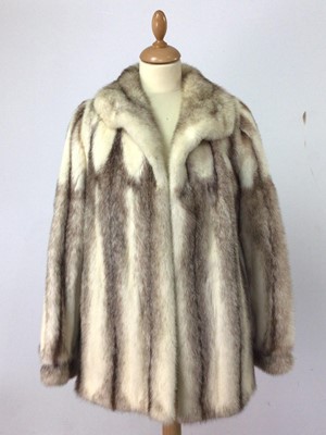 Lot 516 - A FUR COAT