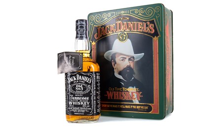 Lot 378 - JACK DANIEL'S OLD NO.7 GIFT SET WITH TWO SHOT GLASSES