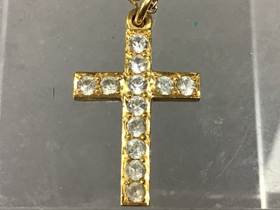 Lot 624 - A BURMESE YELLOW METAL CROSS PENDANT ON CHAIN