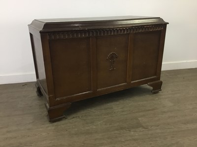 Lot 642 - A BLANKET CHEST