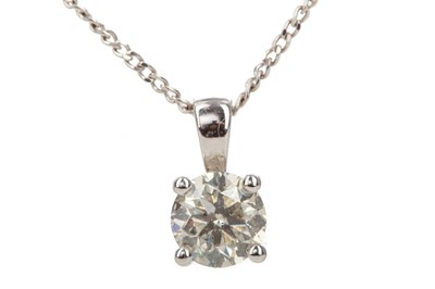 Lot 429 - A DIAMOND SOLITAIRE PENDANT