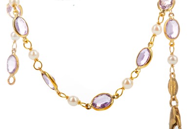 Lot 679 - AN AMETHYST AND PEARL BRACLET