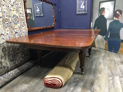 Lot 71 - AN EARLY VICTORIAN MAHOGANY EXTENDING DINING TABLE