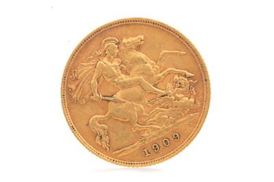 Lot 7 - AN EDWARD VII GOLD HALF SOVEREIGN DATED 1909