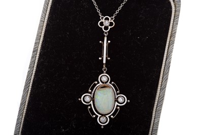 Lot 691 - AN EDWARDIAN OPAL AND DIAMOND PENDANT