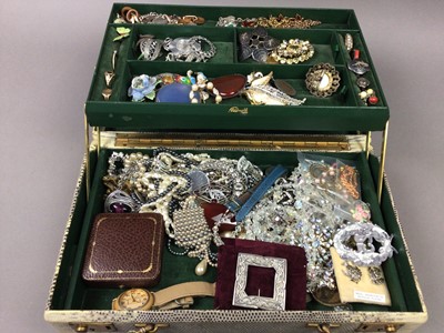 Lot 6 - A LOT OF COSTUME JEWELLERY AND WATCHES