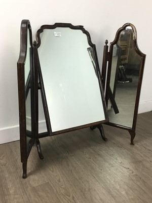 Lot 176 - A MAHOGANY TRI-PLATE DRESSING MIRROR AND AN ARCHED WALL MIRROR