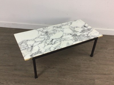 Lot 73 - A MID CENTURY, MARBLE TOP COFFEE TABLE