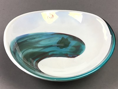 Lot 83 - A 'VETRO ARTISTIC' MURANO BOWL AND TWO PIECES OF STUDIO GLASS