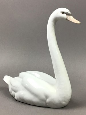 Lot 132 - A LLADRO SWAN AND THREE OTHER LLADRO FIGURES