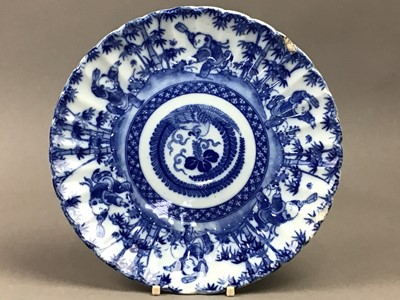 Lot 120 - A SMALL COLLECTION OF CHINESE BLUE AND WHITE AND OTHER ITEMS