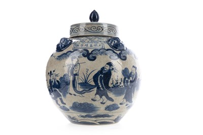 Lot 1277 - A LARGE CHINESE BLUE AND WHITE LIDDED VASE