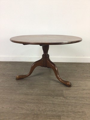 Lot 163 - A GEORGE III OAK CIRCULAR TRIPOD TEA TABLE