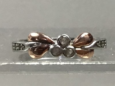 Lot 118 - A SILVER CLOGAU RING