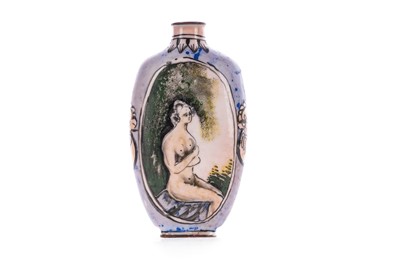 Lot 501 - A CHINESE CERAMIC SNUFF BOTTLE PRODUCED FOR THE WESTERN MARKET