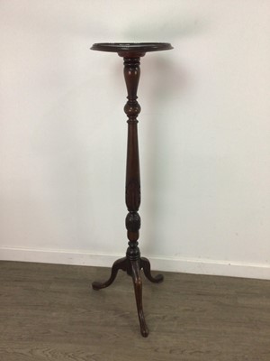 Lot 182 - A MAHOGANY TORCHERE