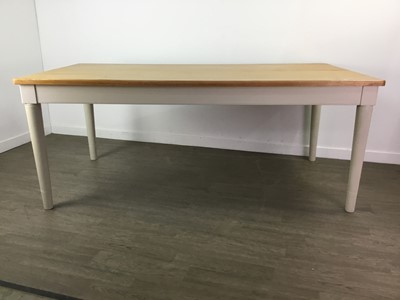 Lot 110 - A FRANK HUDSON FOR JOHN LEWIS OAK DINING TABLE