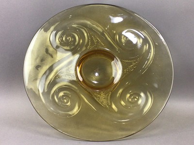 Lot 218 - A LARGE DECORATIVE GLASS BOWL AND A GLASS JUG