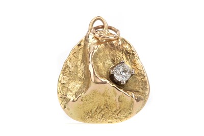 Lot 744 - A DIAMOND GOLD NUGGET PENDANT