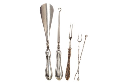 Lot 192 - A SILVER HANDELED BUTTON HOOK AND SHOE HORN PAIR AND THREE PICKLE FORKS