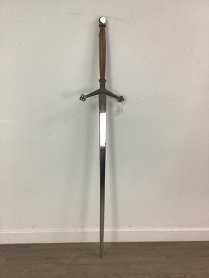 Lot 757 - A REPRODUCTION LONGSWORD