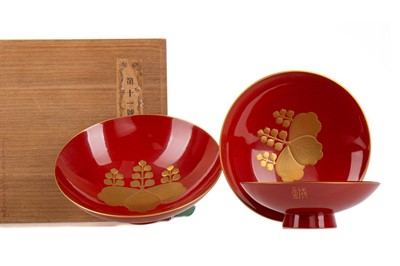Lot 506 - A JAPANESE LAQUERED SAKE SET