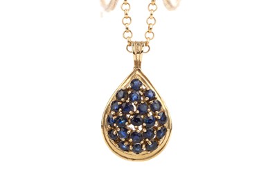 Lot 757 - A SAPPHIRE PENDANT