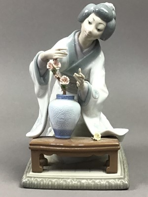 Lot 290 - A PAIR OF JAPANESE LLADRO FIGURES