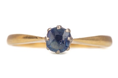 Lot 773 - A SAPPHIRE SOLITAIRE RING