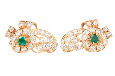 Lot 806 - A PAIR OF EMERALD AND DIAMOND FLORAL CLUSTER EARRINGS