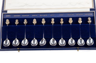 Lot 197 - SET OF TEN SILVER TEASPOONS, 'THE AMERICAN ROYAL FAMILY 1607-1776'