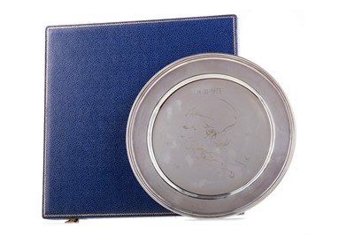 Lot 198 - AN ELIZABETH II SILVER 'LIBRARY OF IMPERIAL HISTORY' PLATE