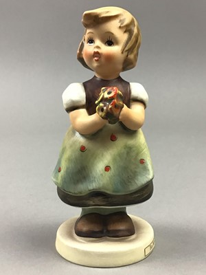 Lot 396 - A LOT OF HUMMEL, PENDELFIN AND LLADRO CERAMICS