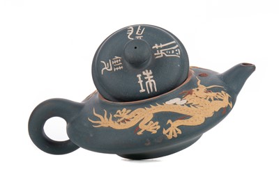 Lot 1327 - A 20TH CENTURY CHINESE YIXING POTTERY TEAPOT