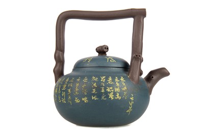 Lot 1328 - A 20TH CENTURY CHINESE YIXING POTTERY TEAPOT