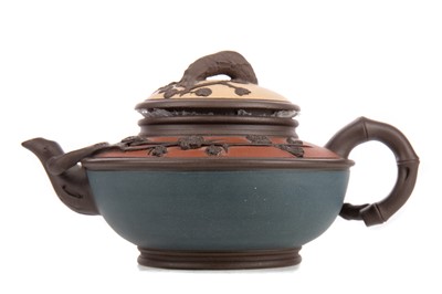 Lot 1331 - A 20TH CENTURY CHINESE YIXING POTTERY TEAPOT