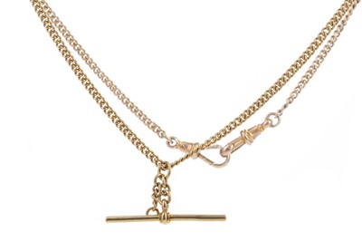 Lot 821 - AN EIGHTEEN CARAT GOLD DOUBLE ALBERT CHAIN