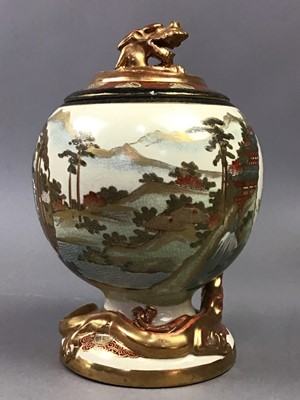 Lot 461 - A LATE 19TH/EARLY 20TH CENTURY JAPANESE SATSUMA URN AND COVER