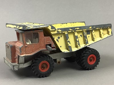 Lot 435 - A COLLECTION OF DIE-CAST AND OTHER MODEL VEHICLES AND TOYS